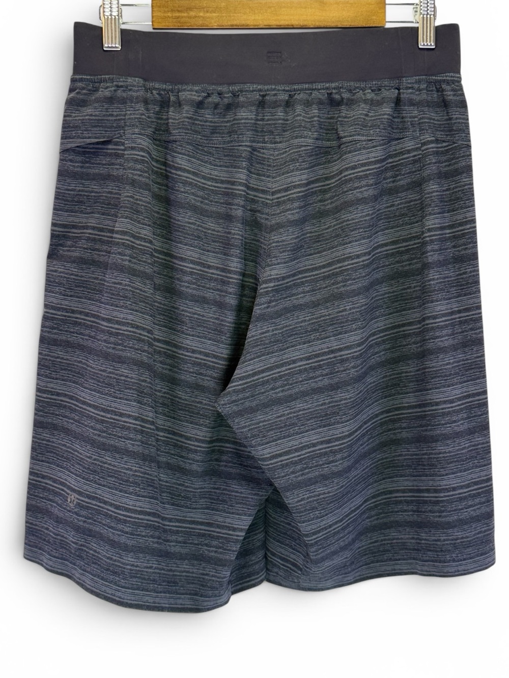 Lululemon Mens Athletic Black & Grey Striped Shorts Size Medium 1915-46 - Picture 4 of 5